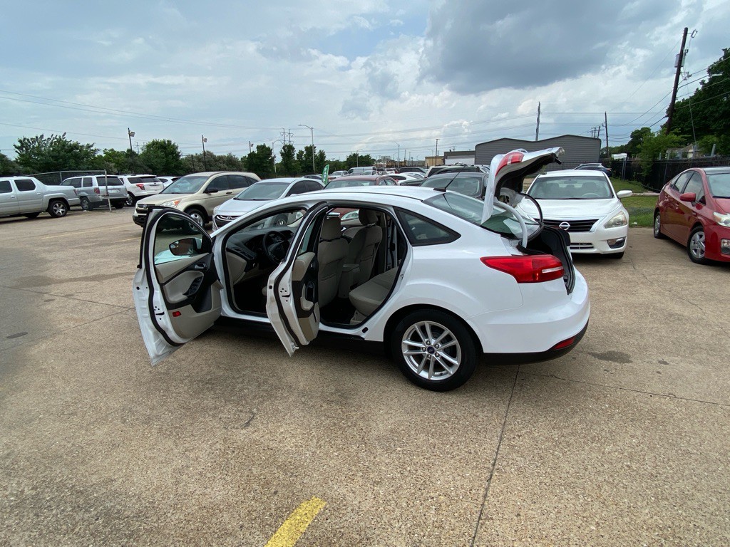2016 Ford Focus Image 10