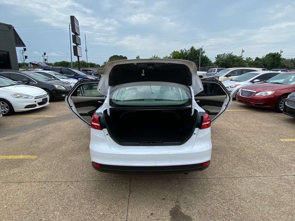 2016 Ford Focus Image 11