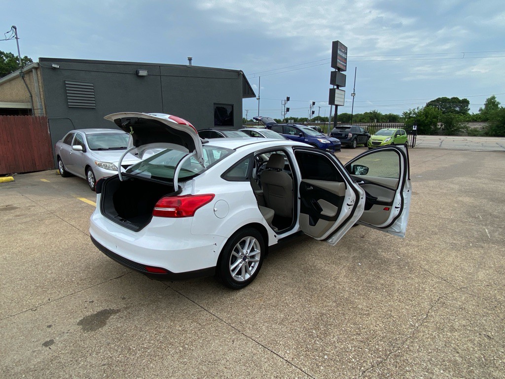 2016 Ford Focus Image 12