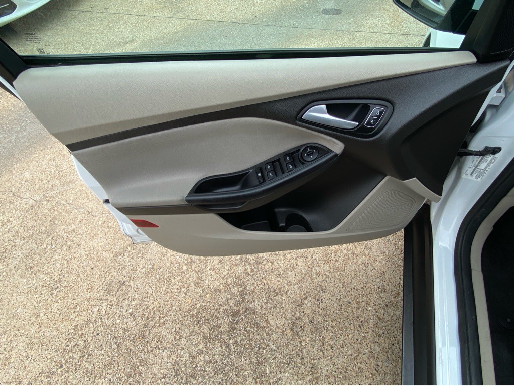 2016 Ford Focus Image 13
