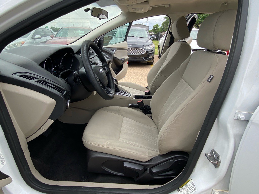 2016 Ford Focus Image 15