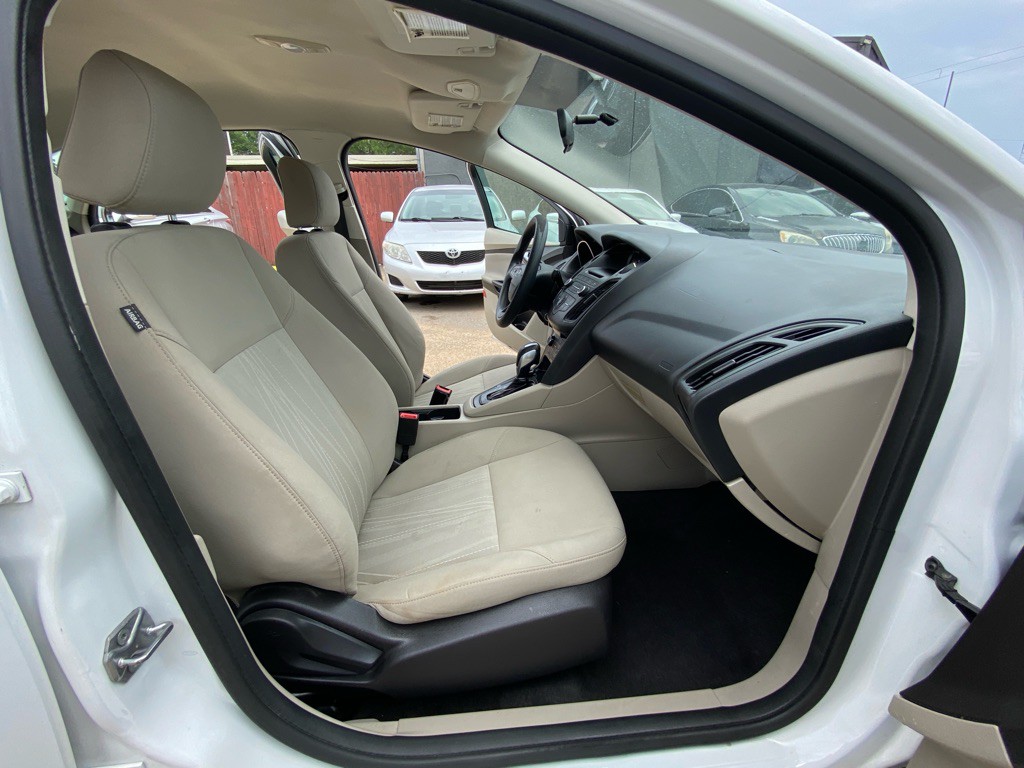 2016 Ford Focus Image 19