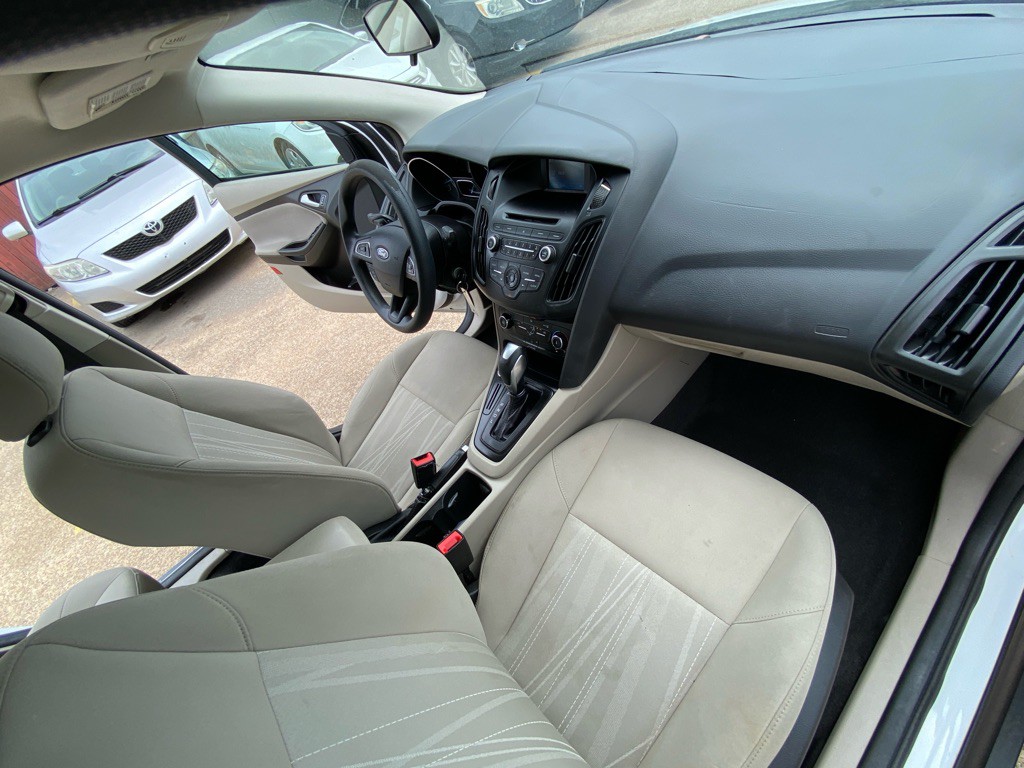 2016 Ford Focus Image 20
