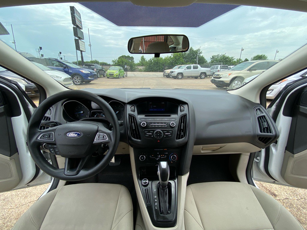 2016 Ford Focus Image 21