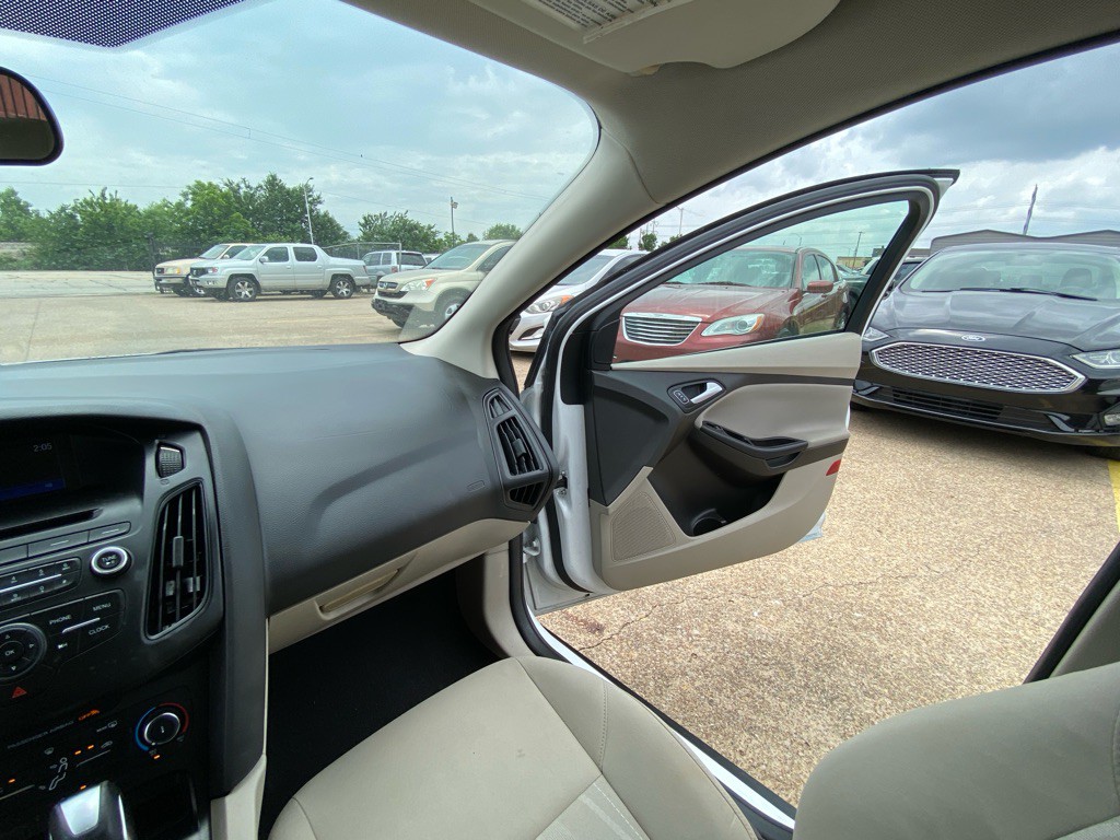 2016 Ford Focus Image 22