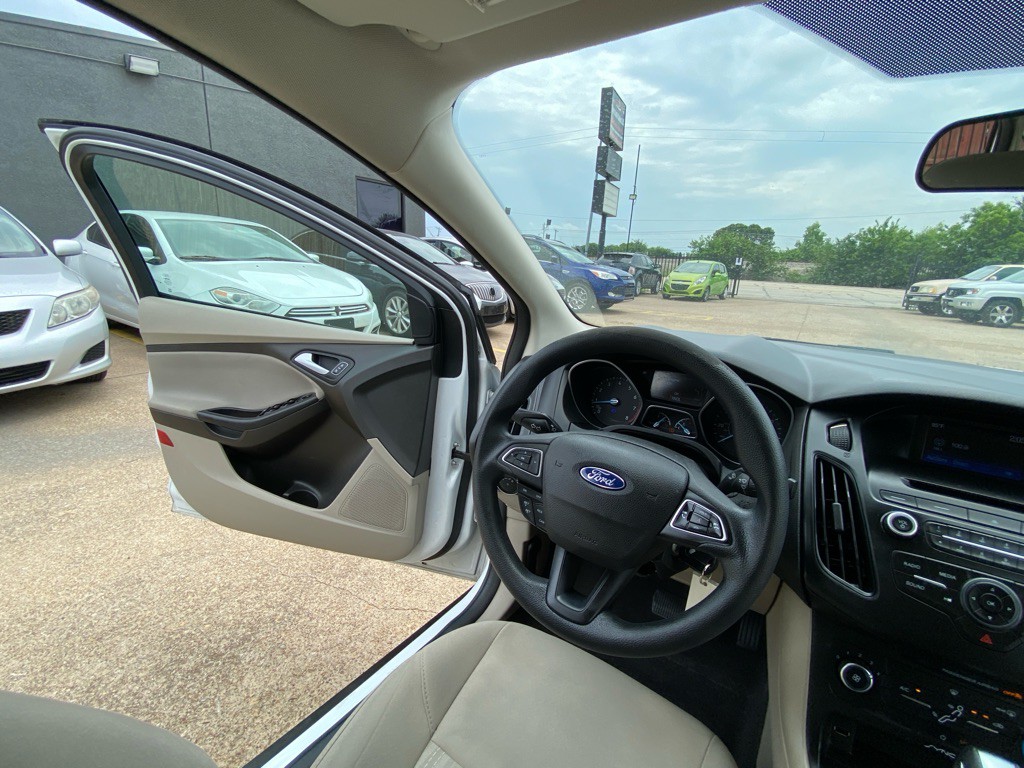 2016 Ford Focus Image 23