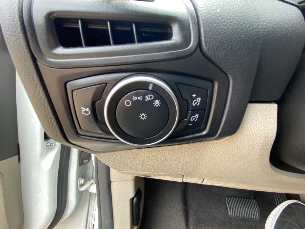 2016 Ford Focus Image 24