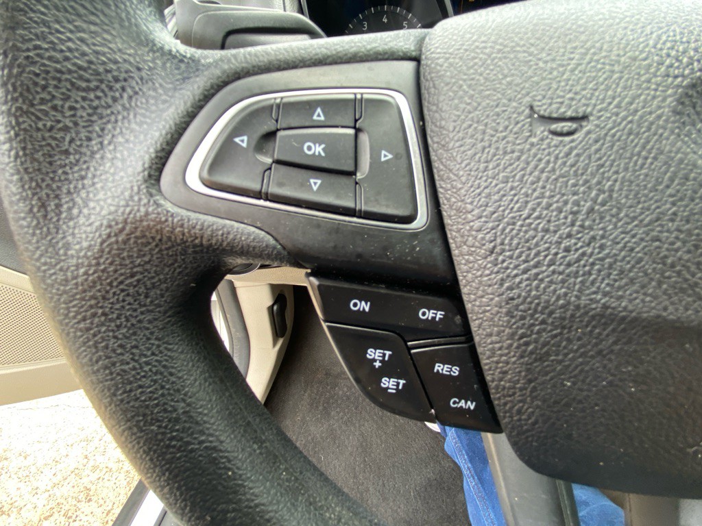 2016 Ford Focus Image 25