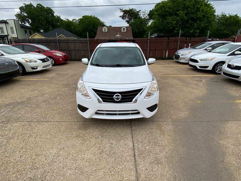 2018 Nissan Versa Image 2