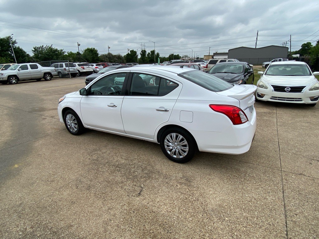 2018 Nissan Versa Image 4