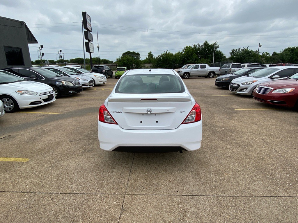 2018 Nissan Versa Image 5