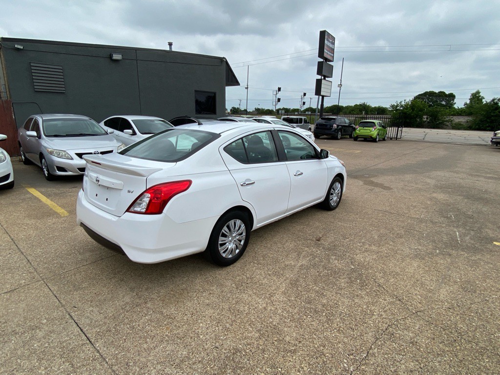 2018 Nissan Versa Image 6