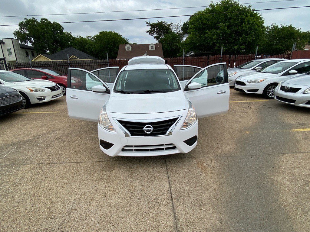 2018 Nissan Versa Image 8
