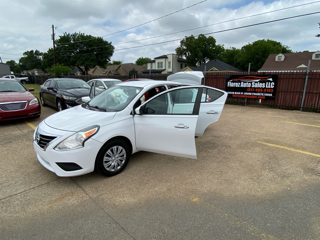 2018 Nissan Versa Image 9