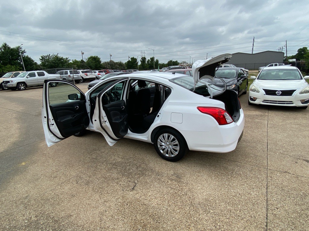 2018 Nissan Versa Image 10