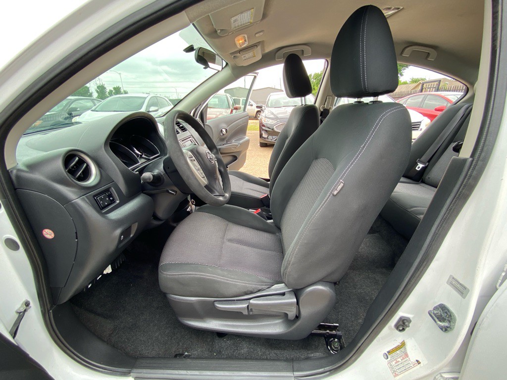 2018 Nissan Versa Image 15