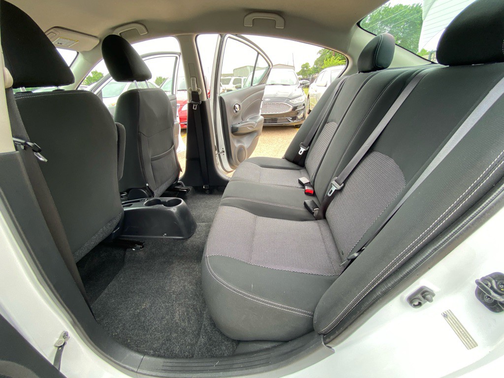 2018 Nissan Versa Image 16