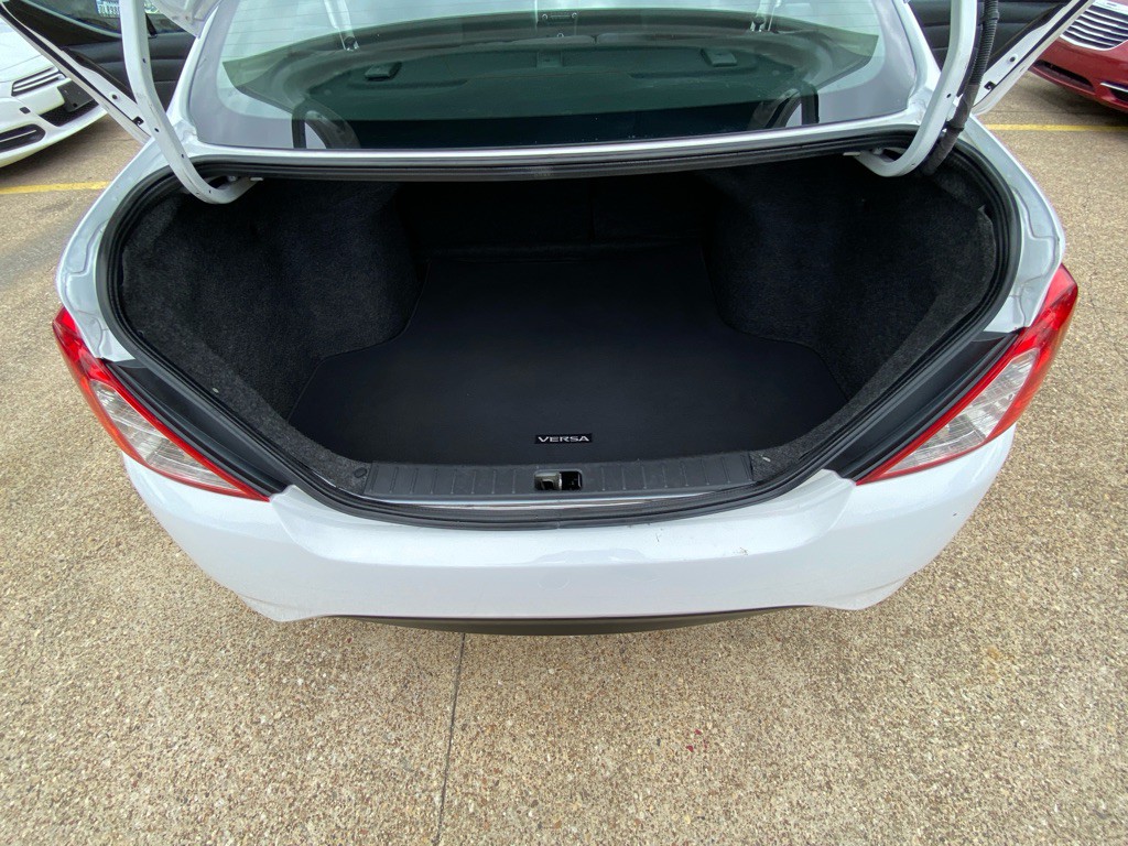 2018 Nissan Versa Image 17