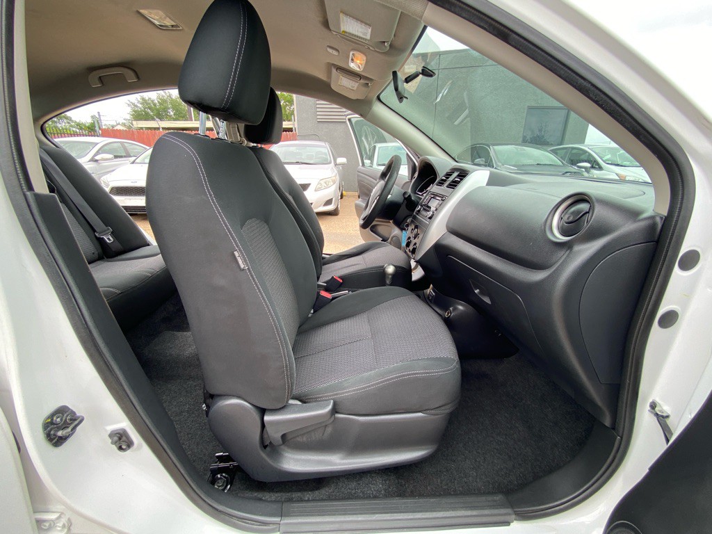 2018 Nissan Versa Image 19