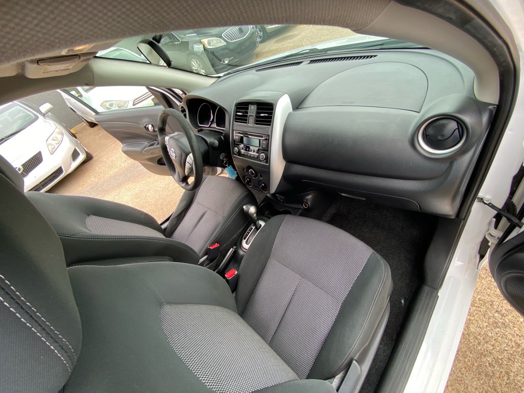 2018 Nissan Versa Image 20