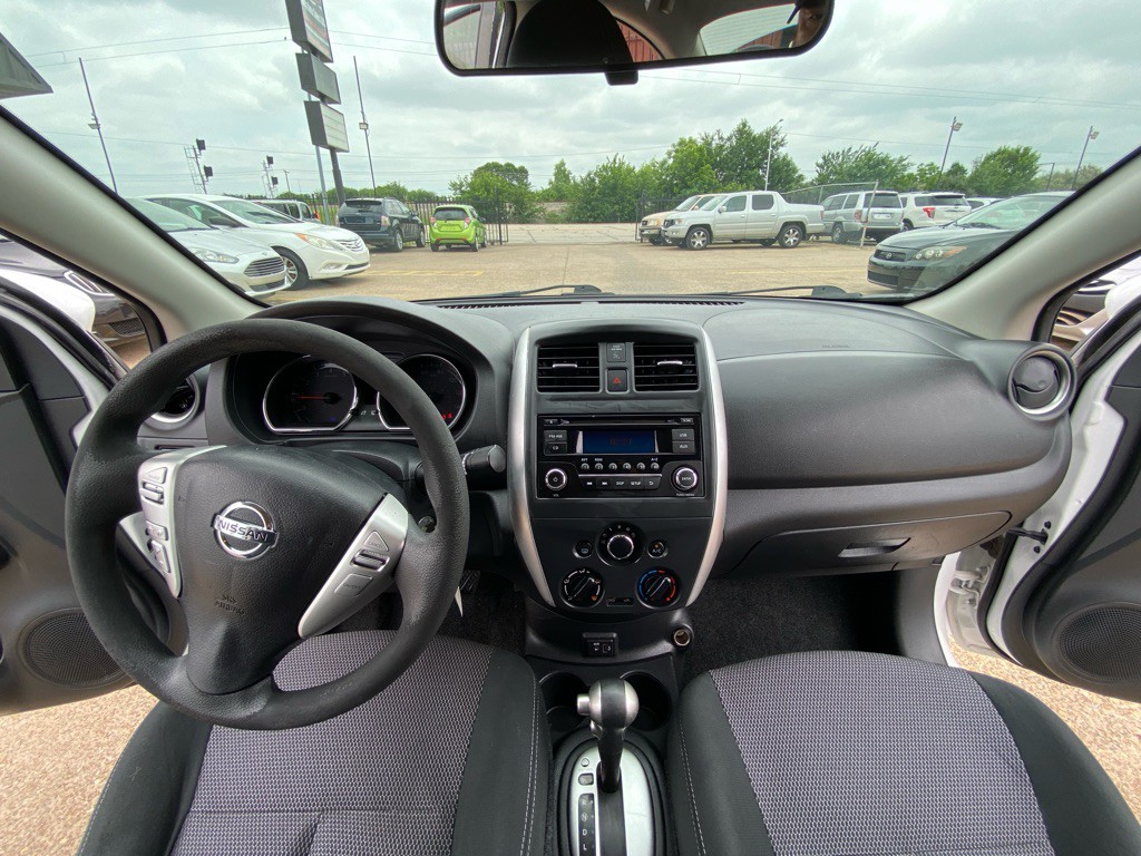 2018 Nissan Versa Image 21
