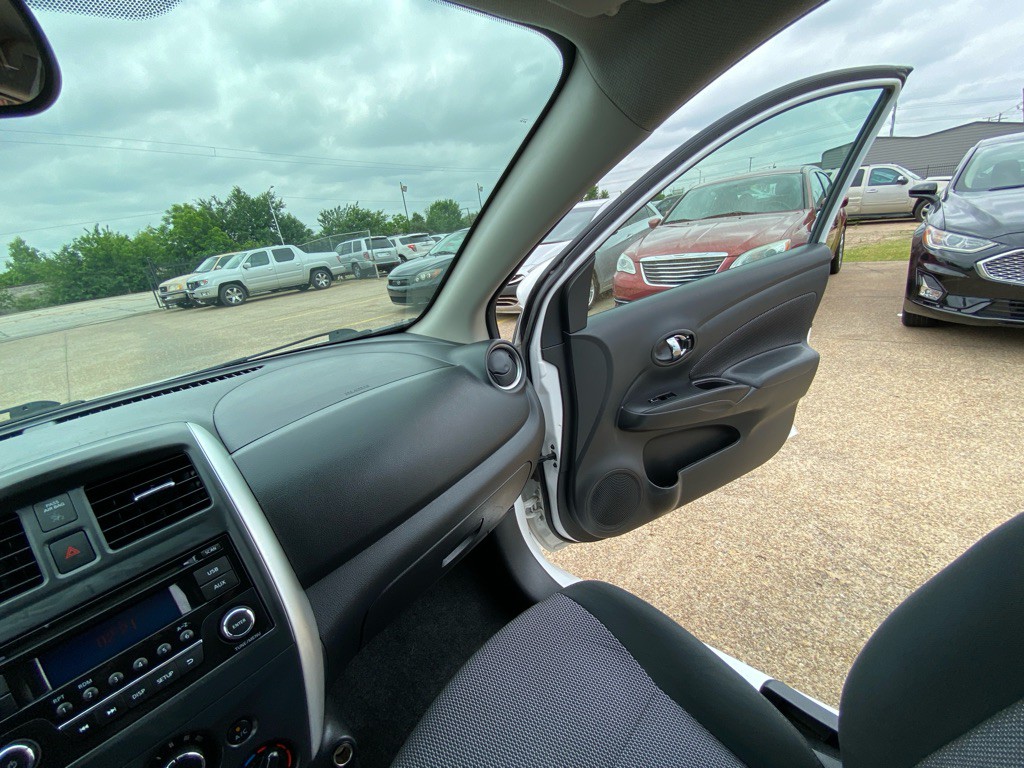 2018 Nissan Versa Image 22