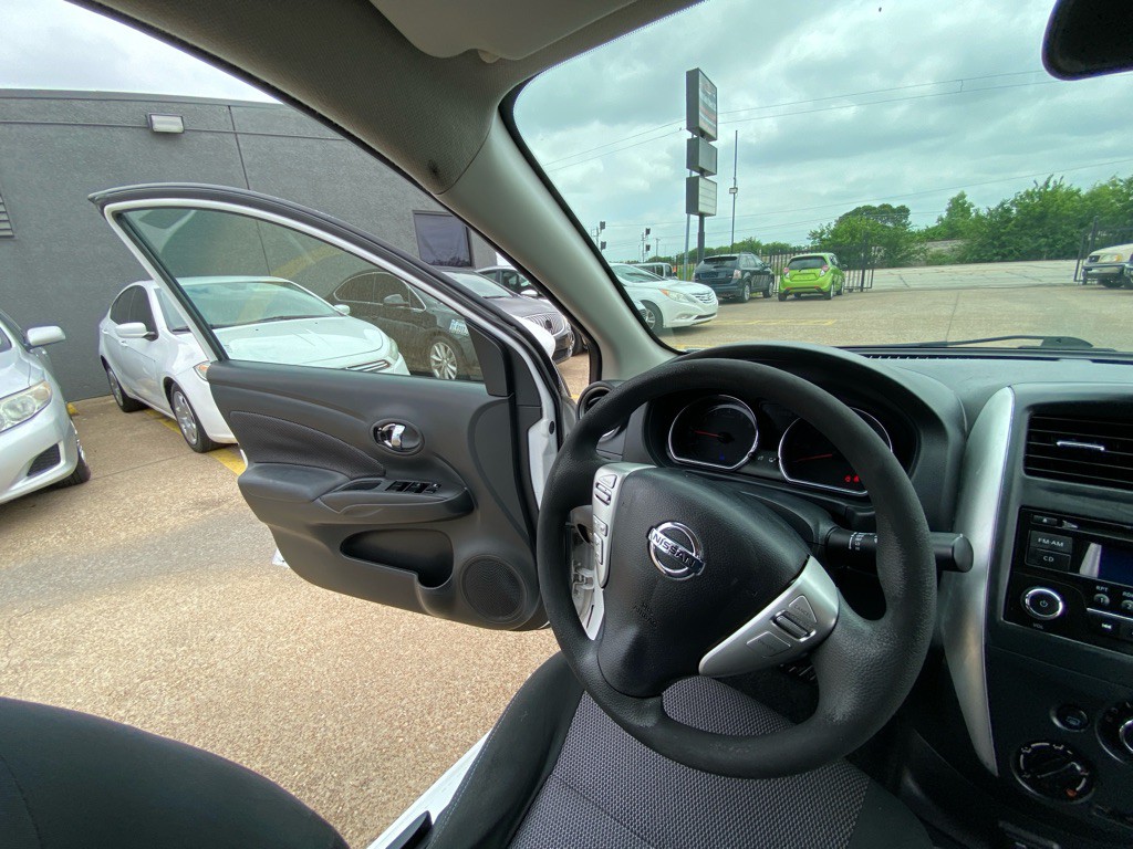 2018 Nissan Versa Image 23