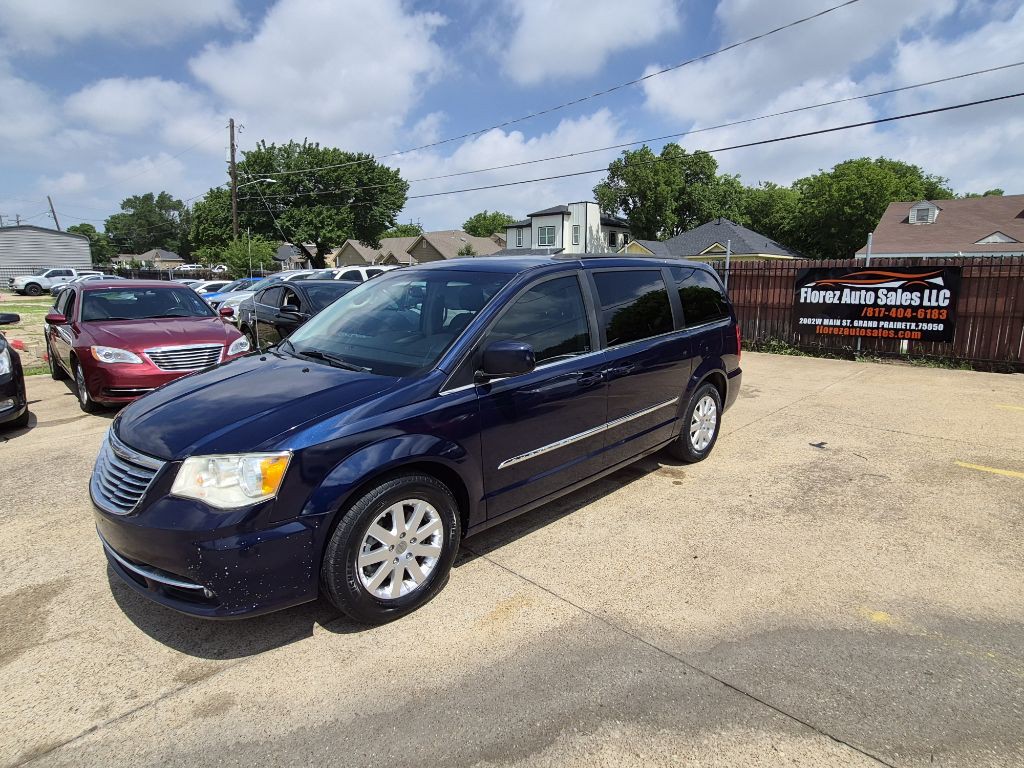 2014 Chrysler Town & Country Image 3