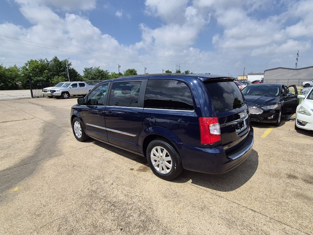 2014 Chrysler Town & Country Image 4