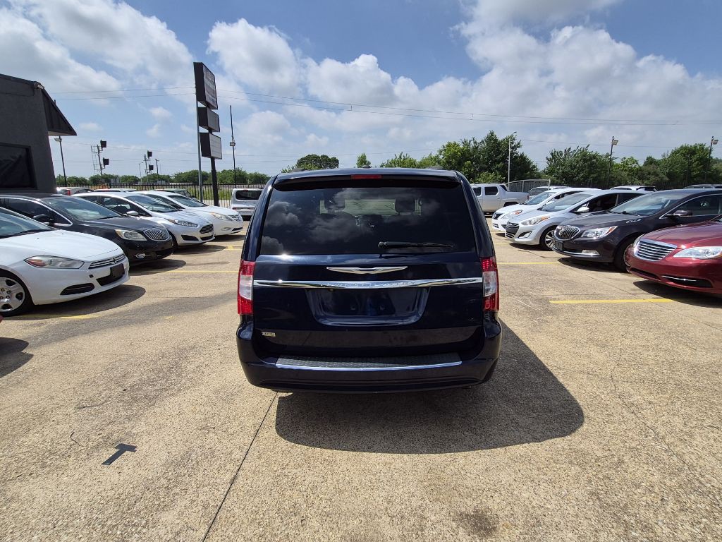 2014 Chrysler Town & Country Image 5