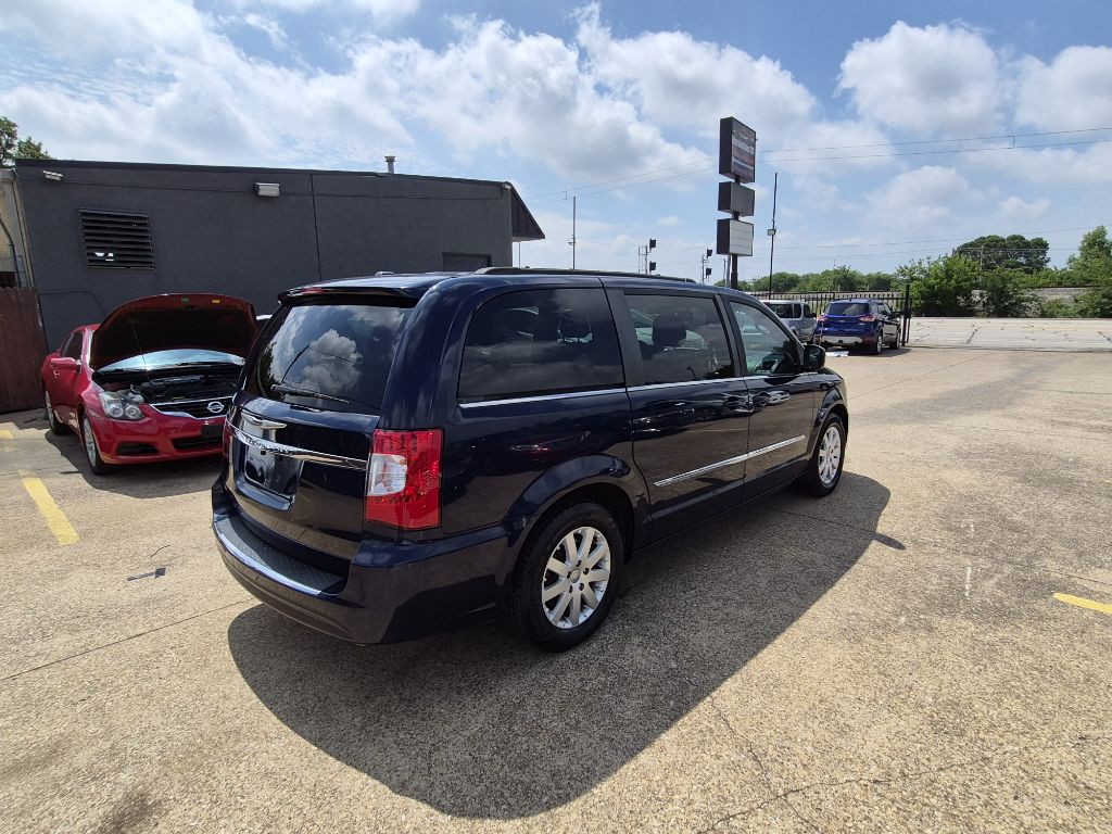 2014 Chrysler Town & Country Image 6