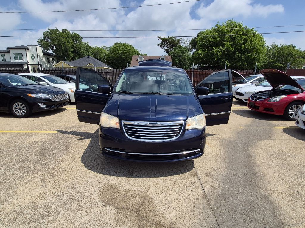 2014 Chrysler Town & Country Image 8