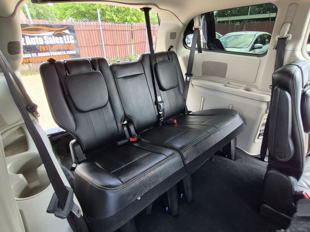 2014 Chrysler Town & Country Image 19