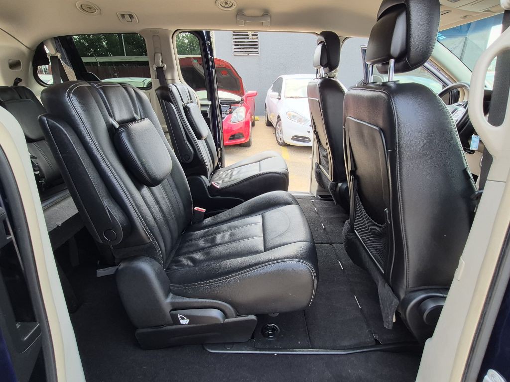 2014 Chrysler Town & Country Image 20