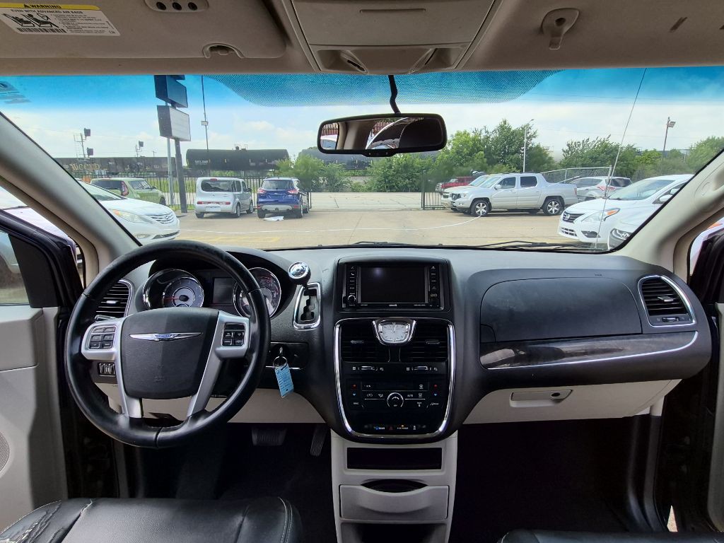 2014 Chrysler Town & Country Image 23