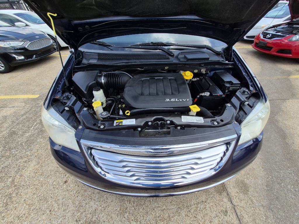 2014 Chrysler Town & Country Image 29