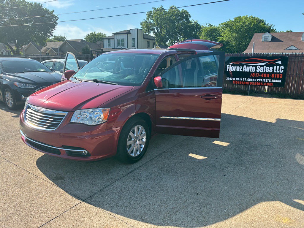 2015 Chrysler Town & Country Image 9