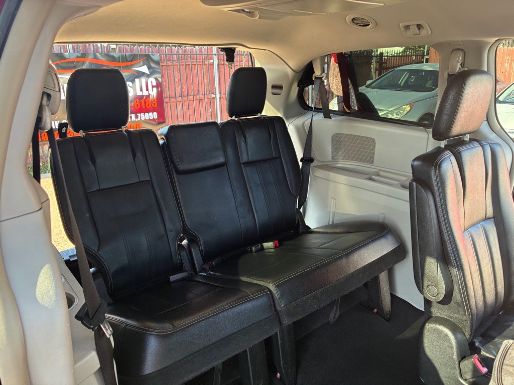 2015 Chrysler Town & Country Image 19