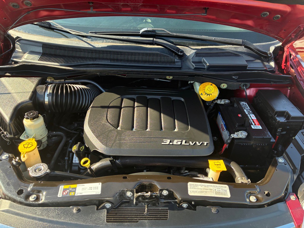 2015 Chrysler Town & Country Image 32