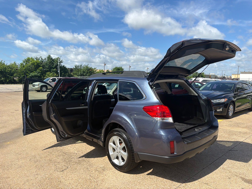 2013 Subaru Outback Image 10