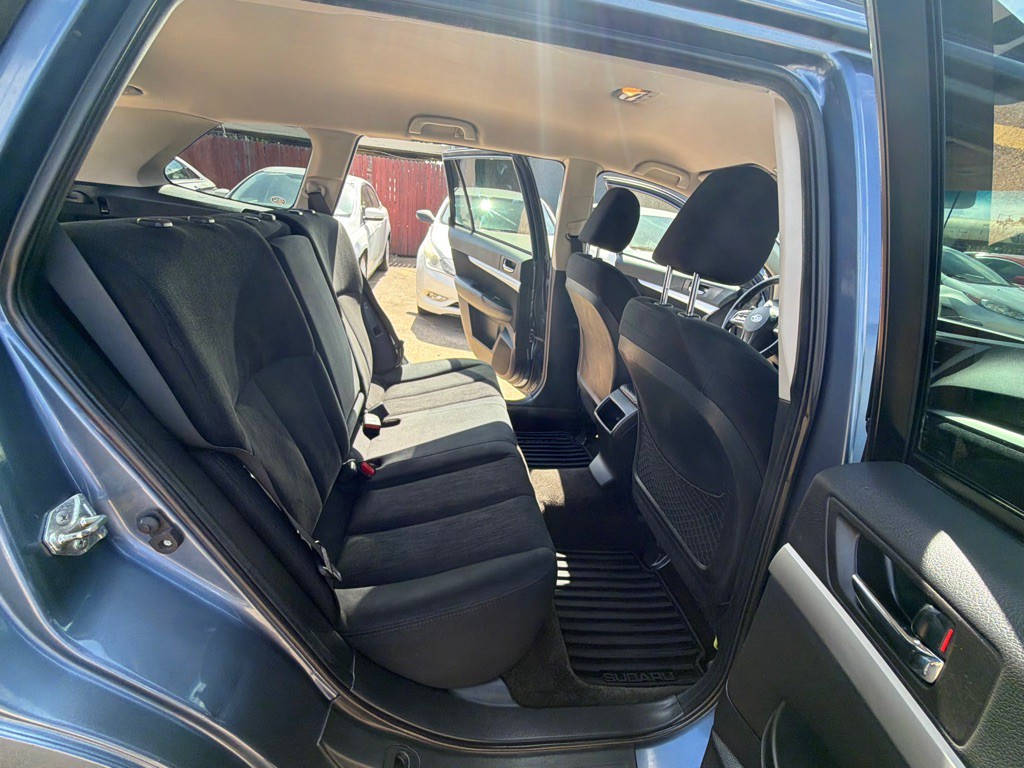 2013 Subaru Outback Image 18