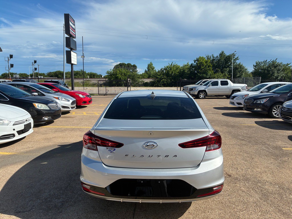 2019 Hyundai Elantra Image 5