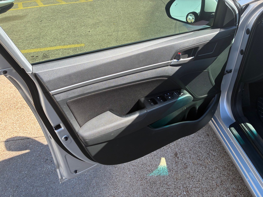 2019 Hyundai Elantra Image 7