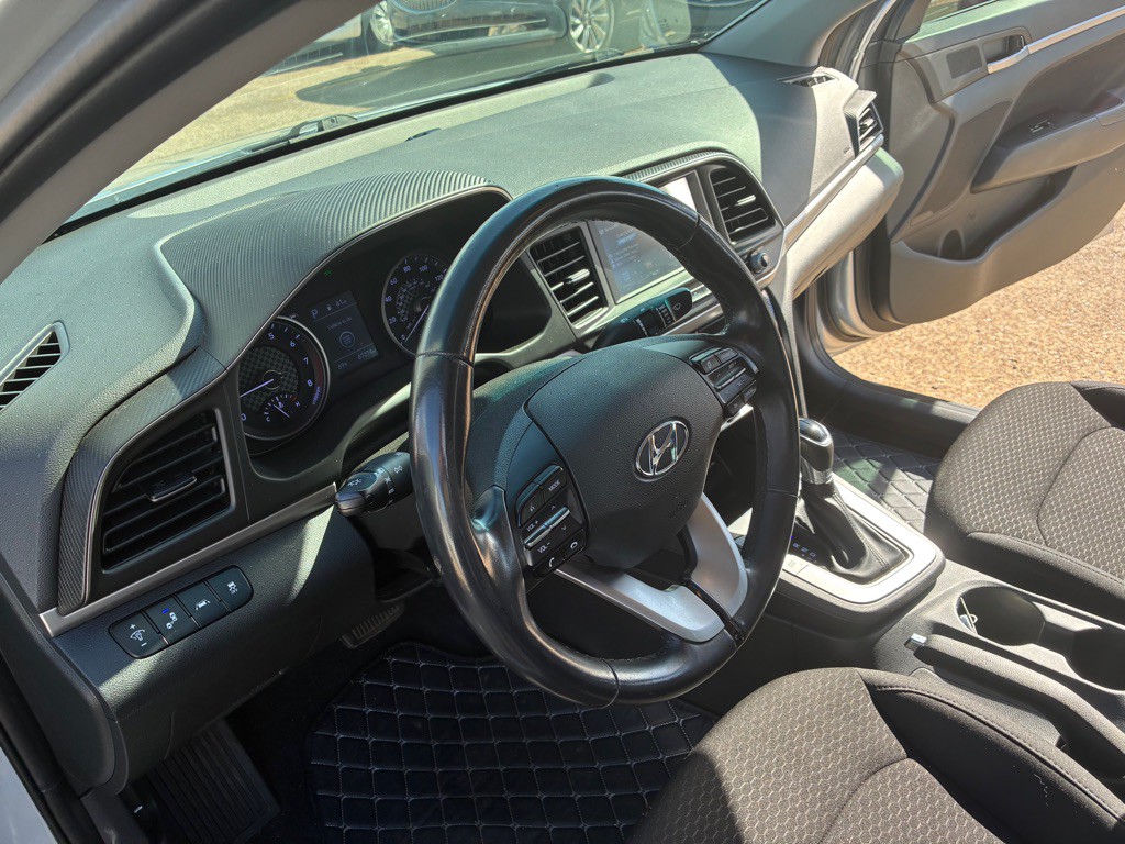 2019 Hyundai Elantra Image 8