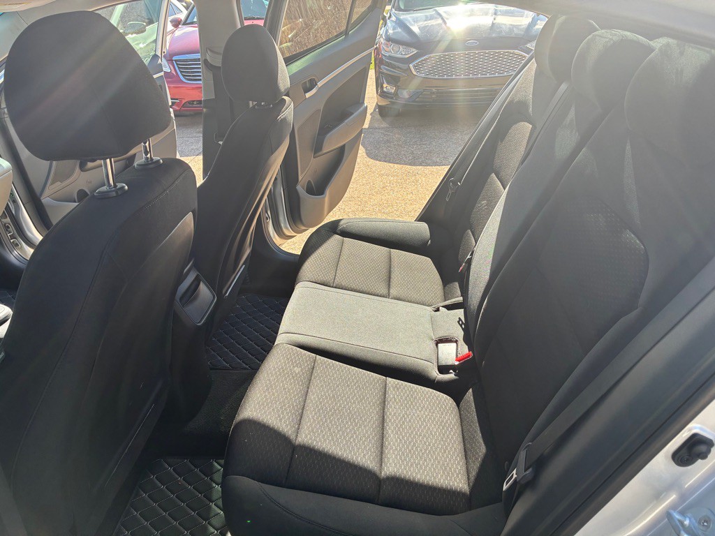 2019 Hyundai Elantra Image 10