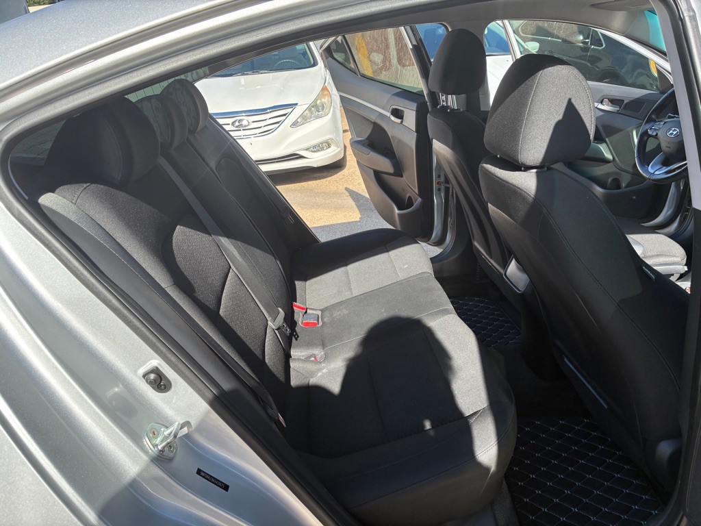 2019 Hyundai Elantra Image 11