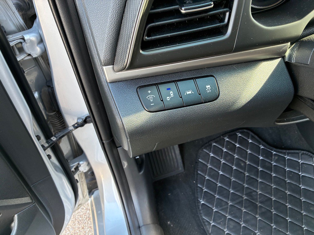 2019 Hyundai Elantra Image 15