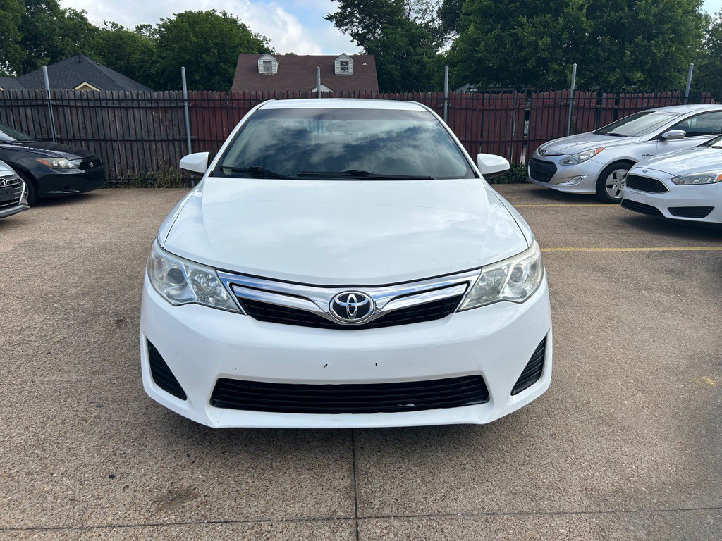 2014 Toyota Camry Image 2
