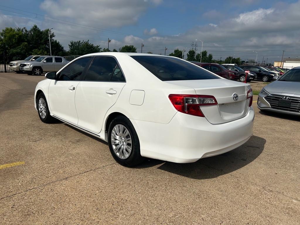 2014 Toyota Camry Image 4