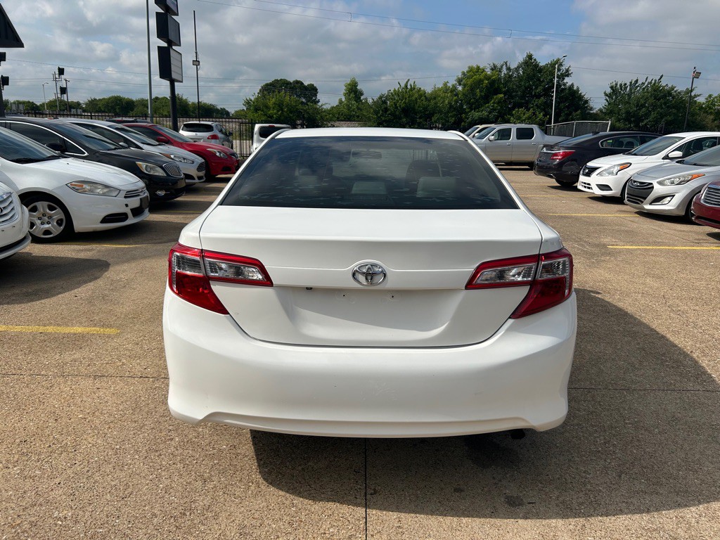 2014 Toyota Camry Image 5
